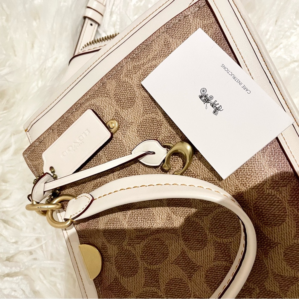 COACH
Dreamer 21 Signature Coated Canvas Satchel - Picture 12 of 15